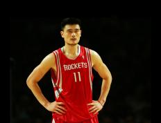 出色发挥引发热议！，东契奇在日本队比赛中败北再创辉煌时刻