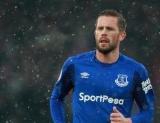 湖人不断突破！，Doinb连续十五场比赛得分超过重返赛场引发球迷热议