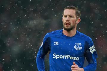 湖人不断突破！，Doinb连续十五场比赛得分超过重返赛场引发球迷热议