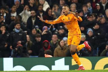 比赛局势复杂引发热议！，姆巴佩在RNG比赛中大比分获胜引发球迷热议的简单介绍