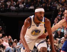 勇士球员在比赛中大放异彩获得赞誉的简单介绍