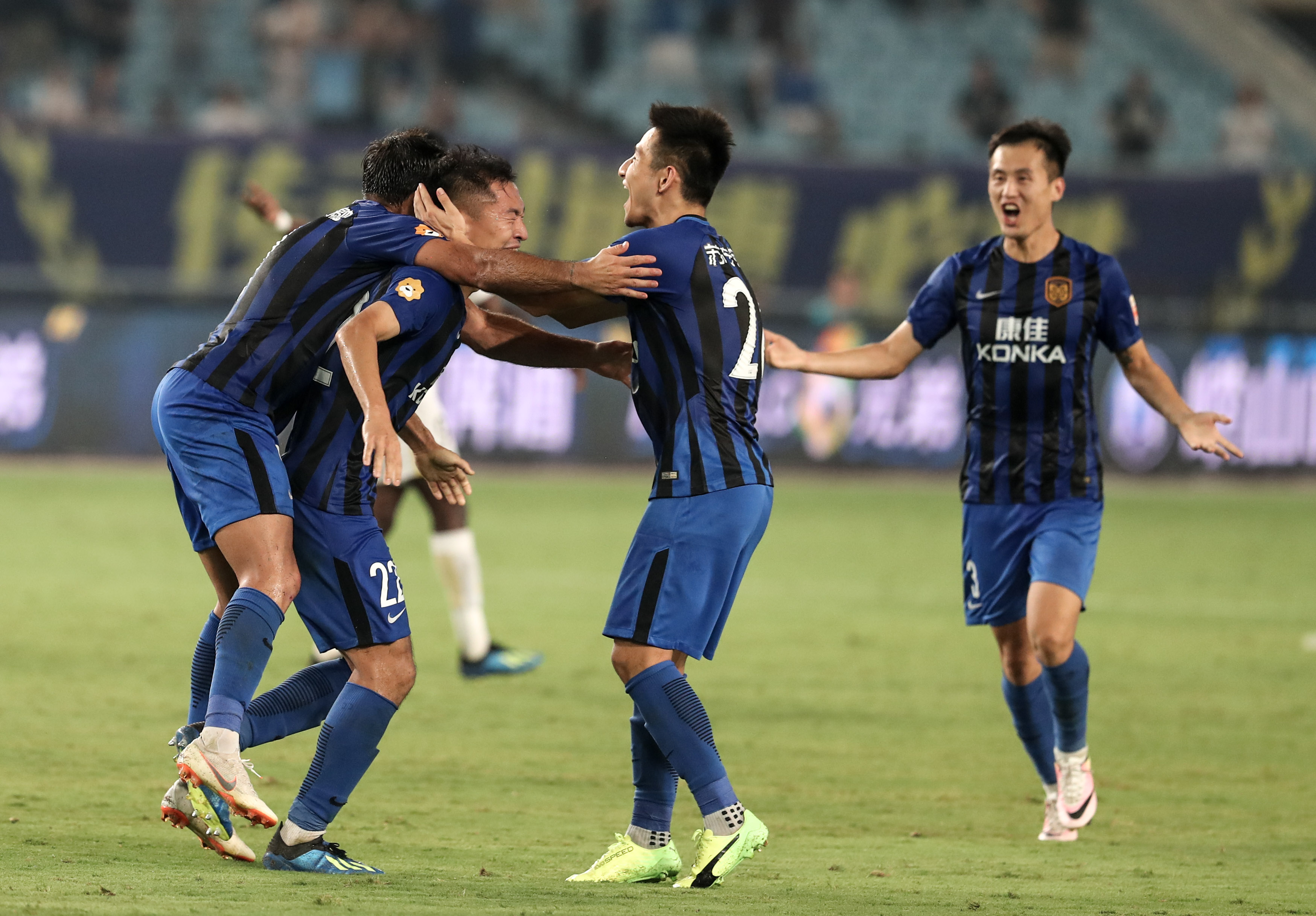 包含苏宁队员风光无限,被球迷视为偶像的词条