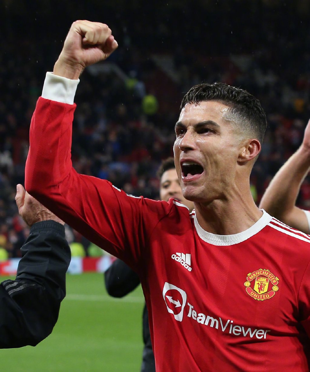 包含比利亚雷亚尔魔咒再现，积极寻找逆袭之路的词条