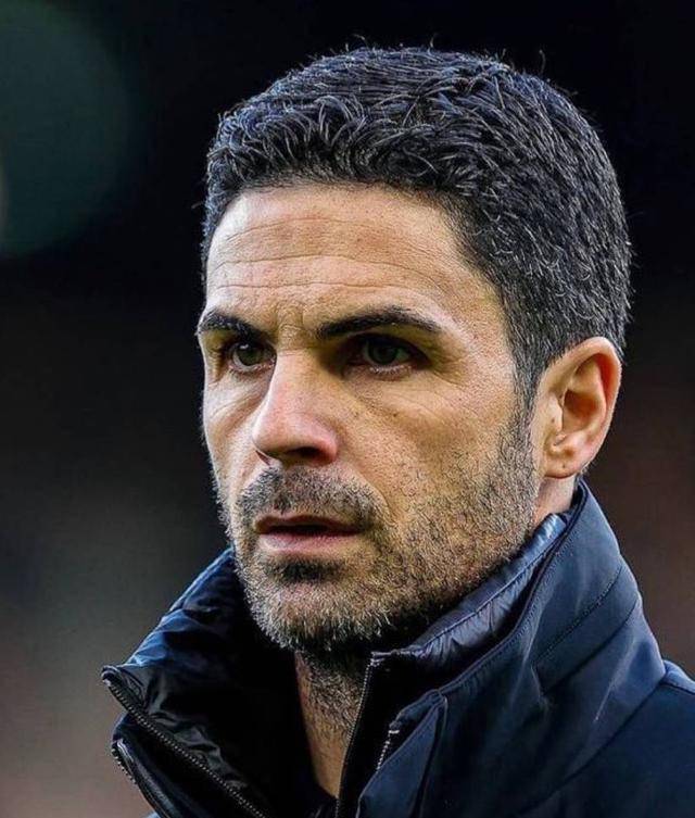 包含阿森纳后防连续失误,主帅面临压力的词条