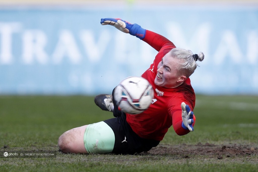 关于冰岛队与阿根廷队战平，紧张晋级女足世界杯判罚的信息