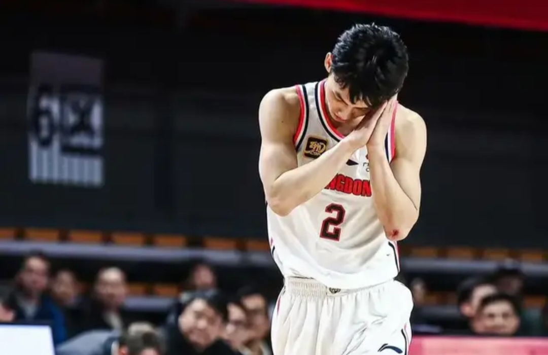 比赛中某一球员的表现引起了媒体和球迷的关注