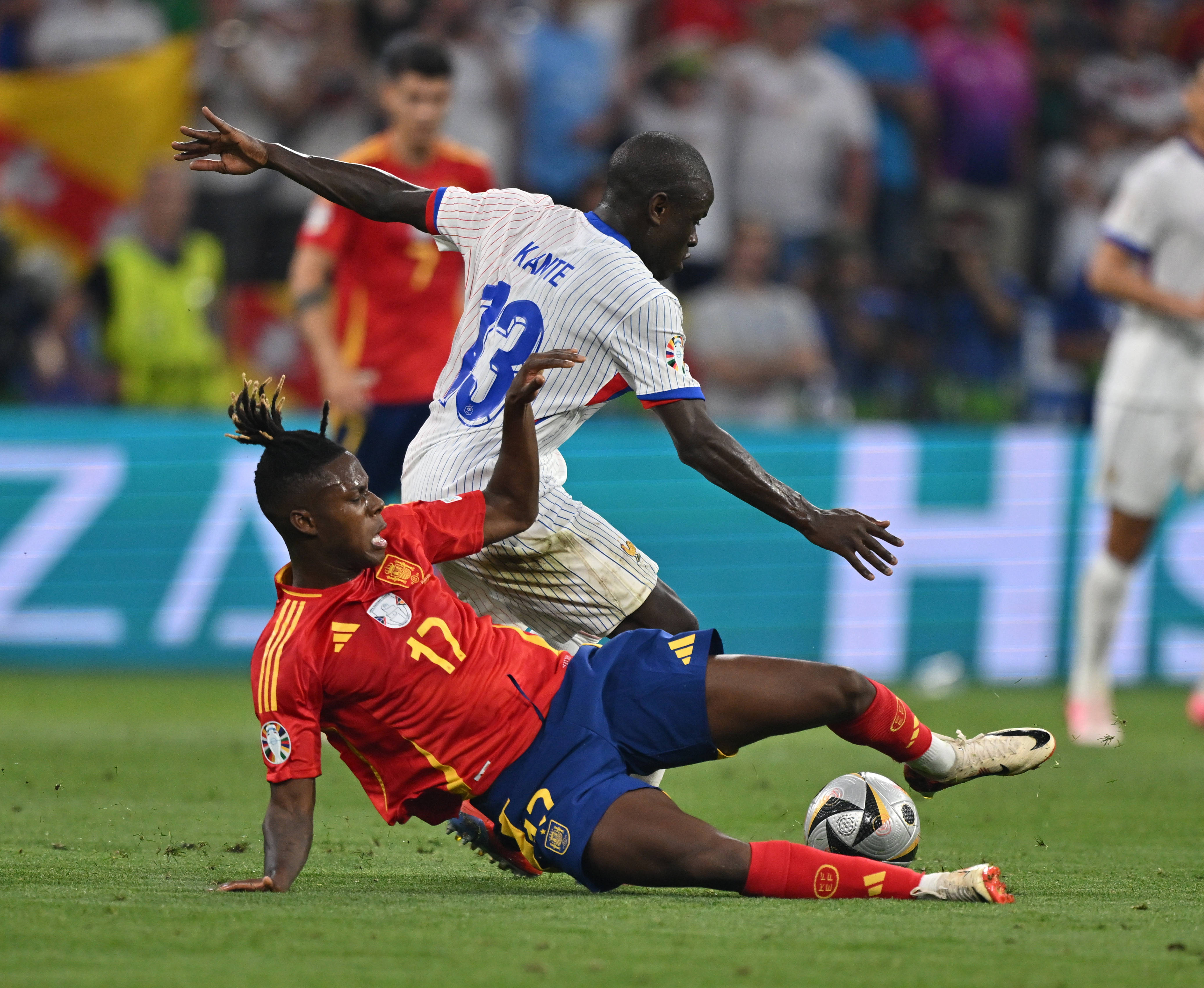 欧洲杯决赛:西班牙队击败法国夺冠