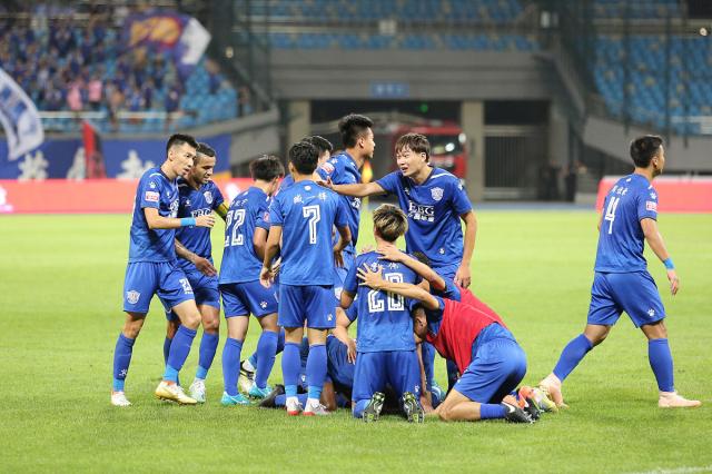 关于广州富力客场狂胜,上海申花遭逢惨败的信息