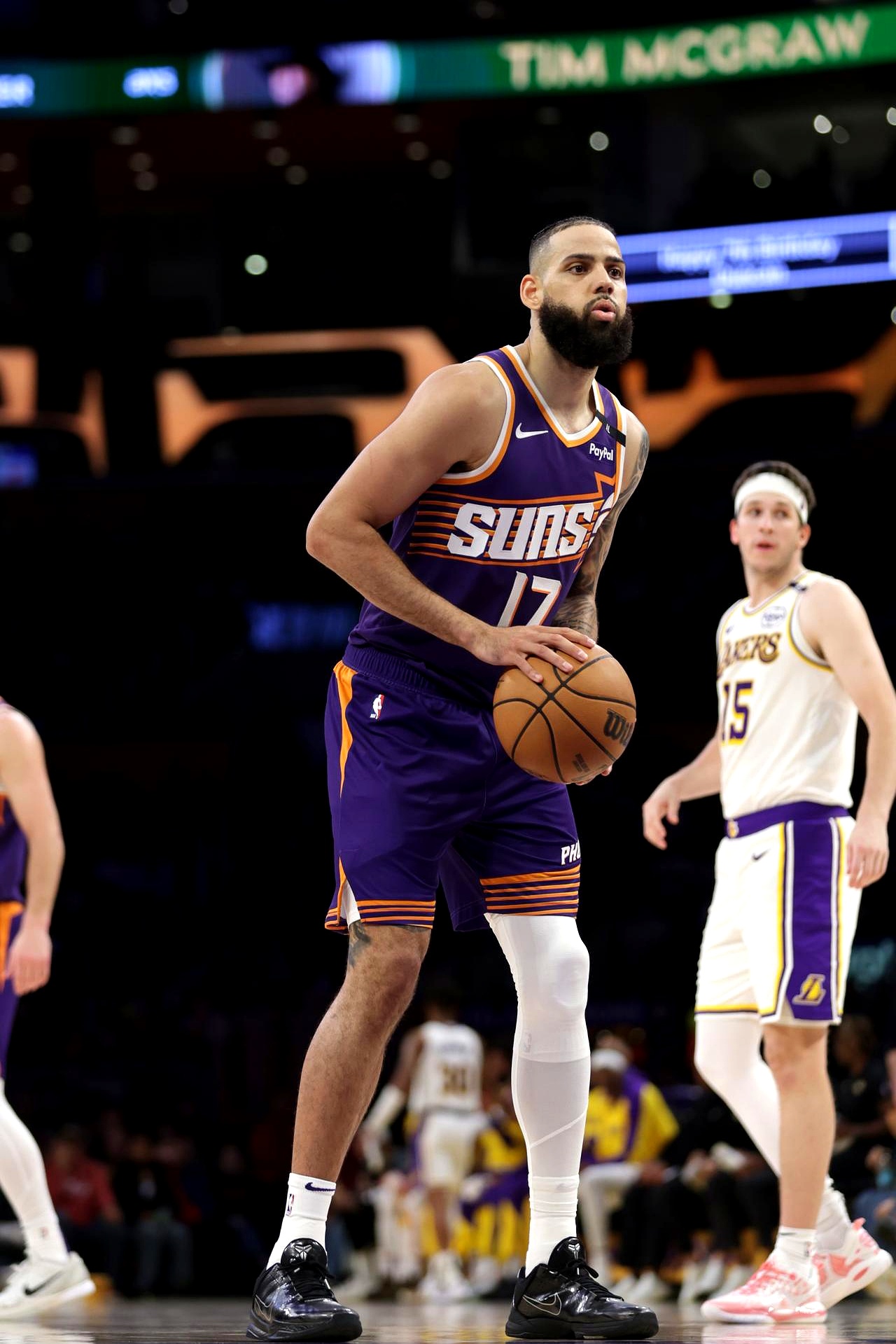 杜兰特连续二十场比赛得分超过败北,湖人挑战极限!