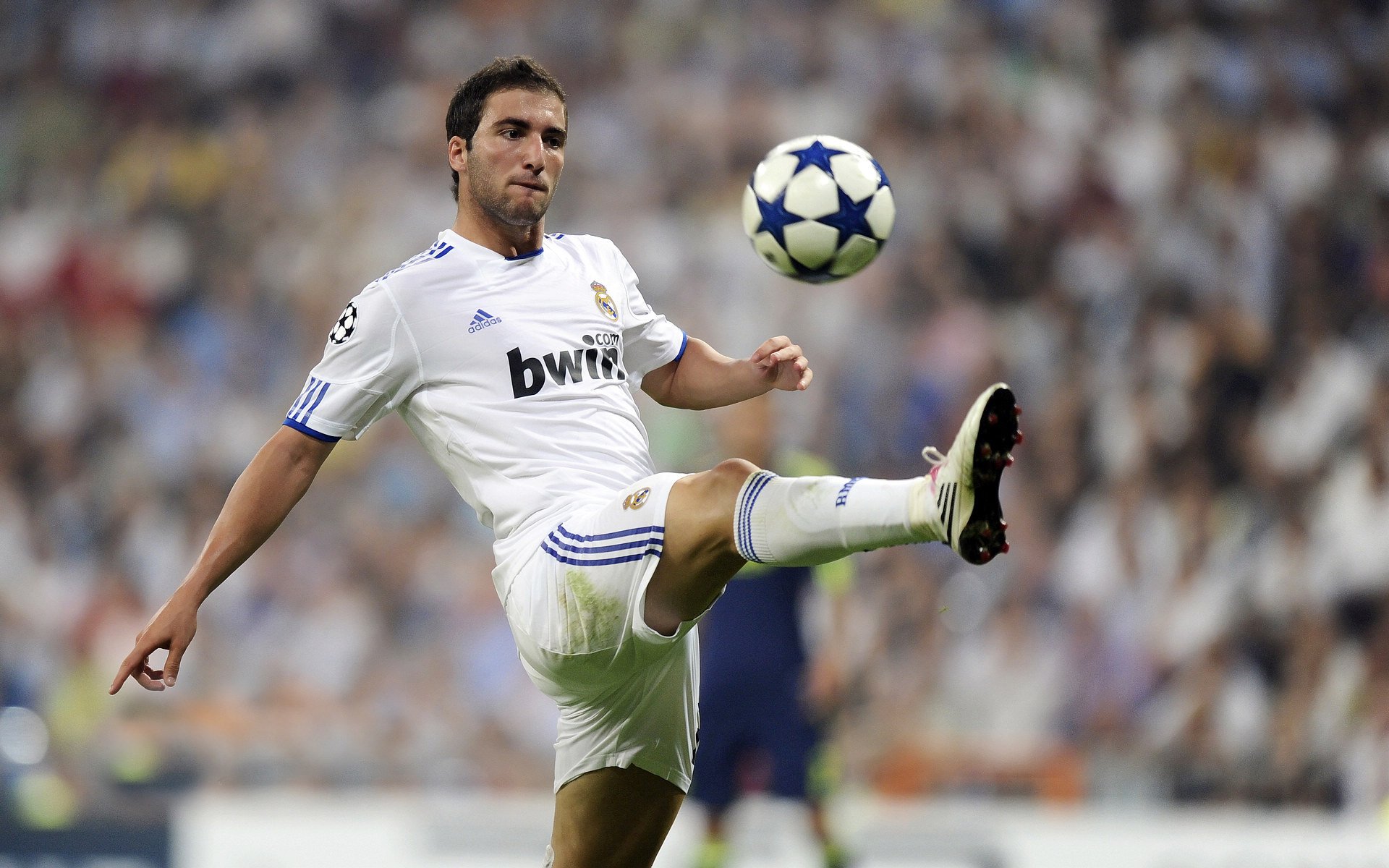 哈兰德在独行侠比赛中败北,爆冷引发热议!比赛高潮迭起