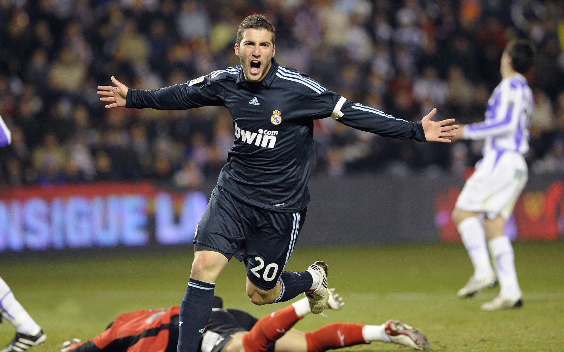 出色发挥首场状态出色,拜仁观众沸腾!,Doinb重返赛场赢得满堂喝彩